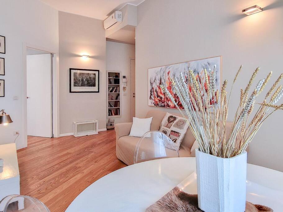 Апартаменты Charme On The River - City Center Верона Экстерьер фото